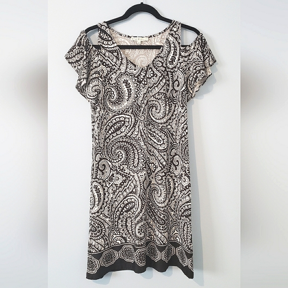 Cleo. Petites. Black & White. Paisley Pattern Dress. - Picture 1 of 5